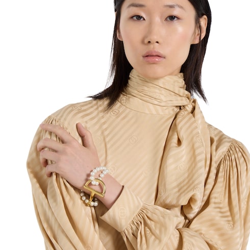 Bracelet with stirrup