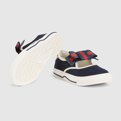 Children's sneakers with Web