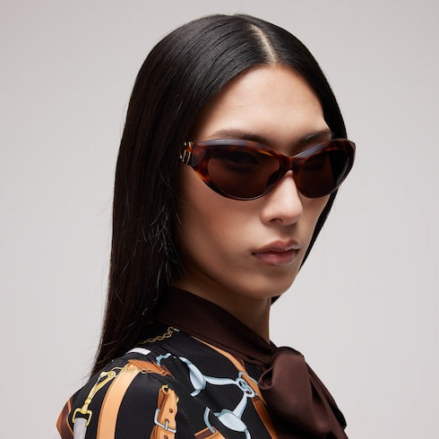 Cat eye frame sunglasses