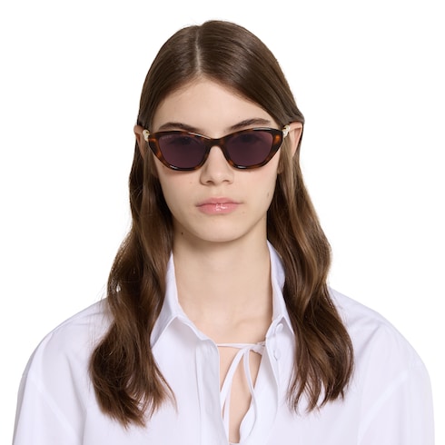 Cat eye frame sunglasses
