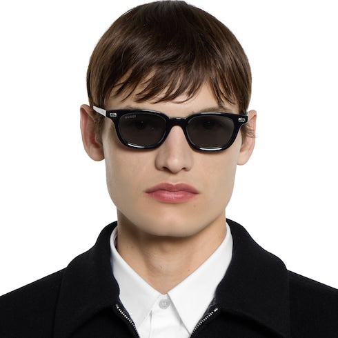Oval frame sunglasses