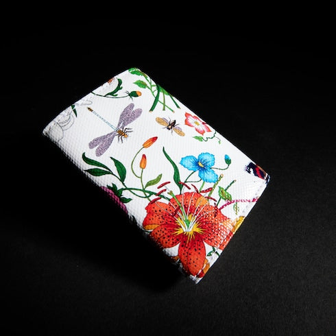 Flora-motif bi-fold card case