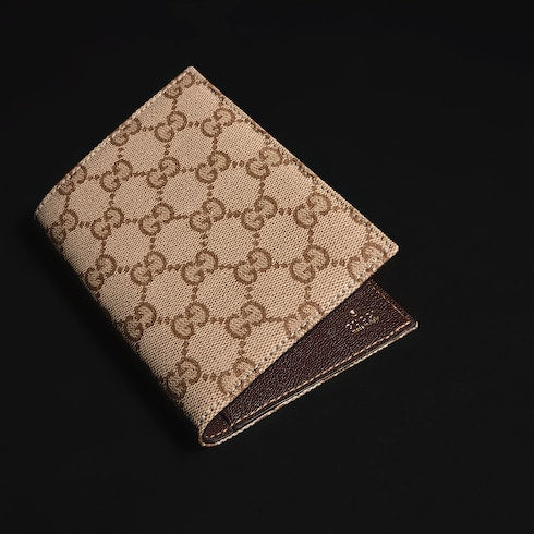 Gucci Essence Classic passport case