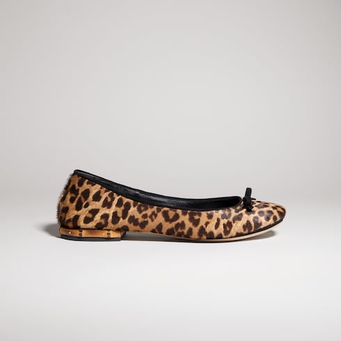 Women's ballerina with bamboo