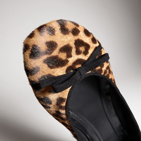 Women's ballerina with bamboo