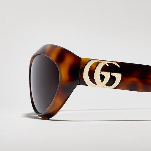 Cat eye frame sunglasses