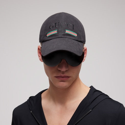 Cotton baseball hat with embroidery
