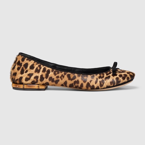 Women's ballerina with bamboo