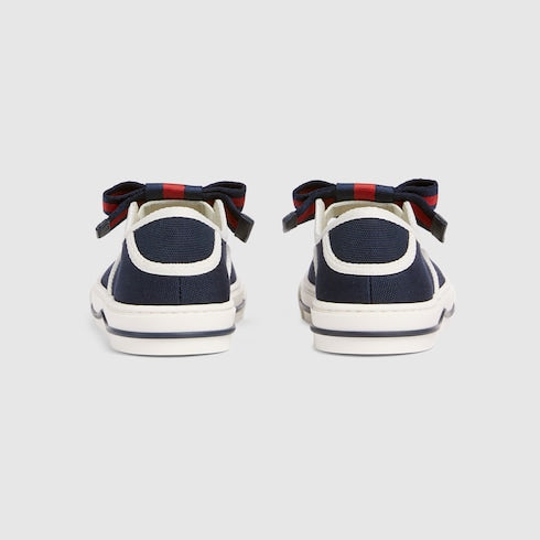 Children's sneakers with Web