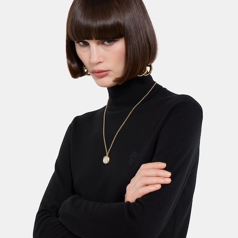 Gucci crest pendant necklace