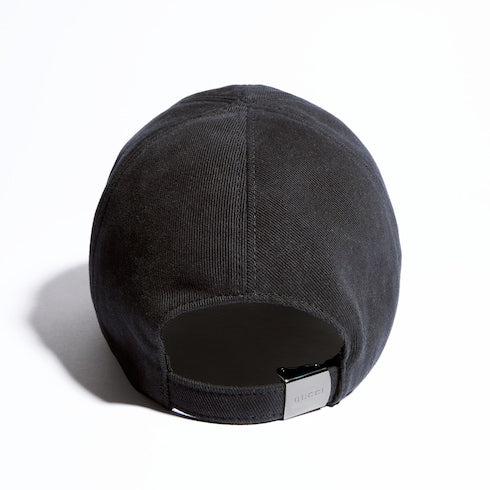 Cotton baseball hat with embroidery