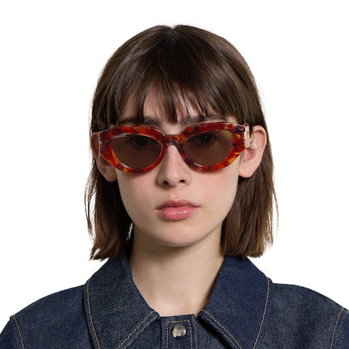 Cat eye frame sunglasses