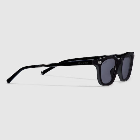 Oval frame sunglasses