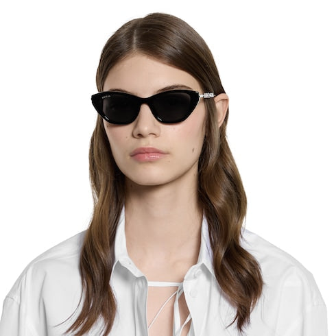 Cat eye frame sunglasses