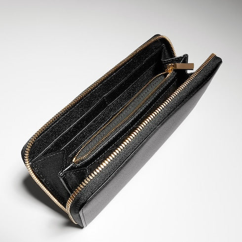 Zip around wallet with Gucci lettering