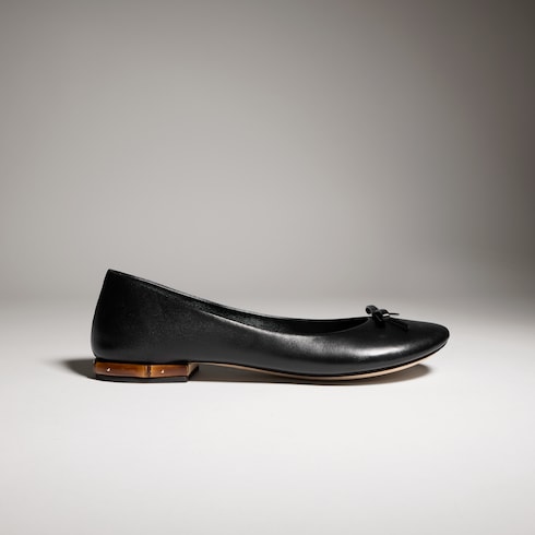Women's ballerina with bamboo