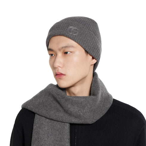 Cashmere hat with patch