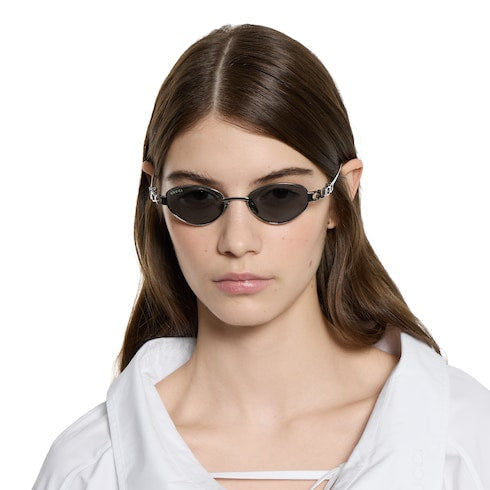 Oval frame sunglasses