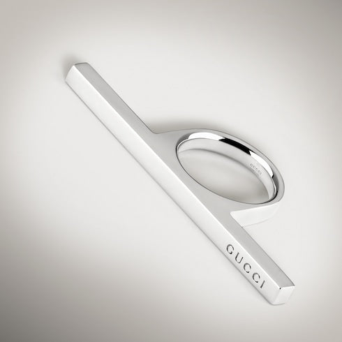 Horizontal bar ring