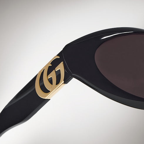 Cat eye frame sunglasses