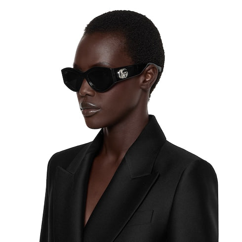Oval frame sunglasses