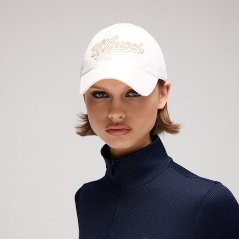Cotton baseball hat with embroidery