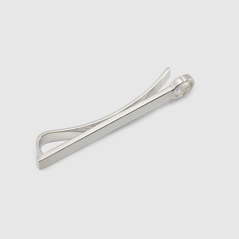Tie bar with Interlocking G