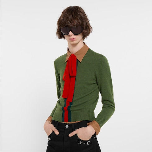 Knit cashmere sweater with ribbon