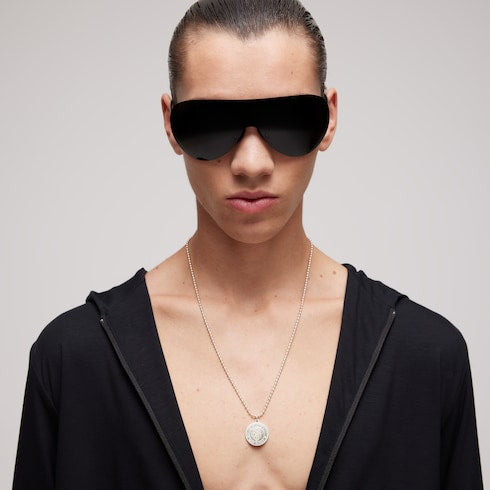 Gucci crest pendant necklace